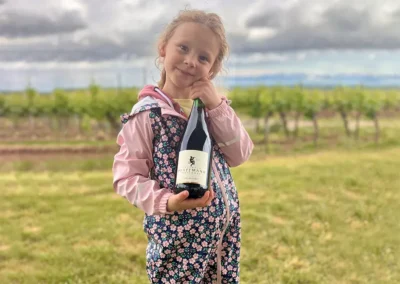 Sophie mit ihremTraubensaft